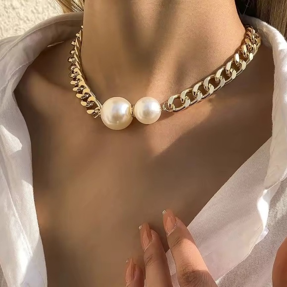 Anthropologie Ginevra Pearl Gold Chain Statement Necklace - Picture 12 of 13